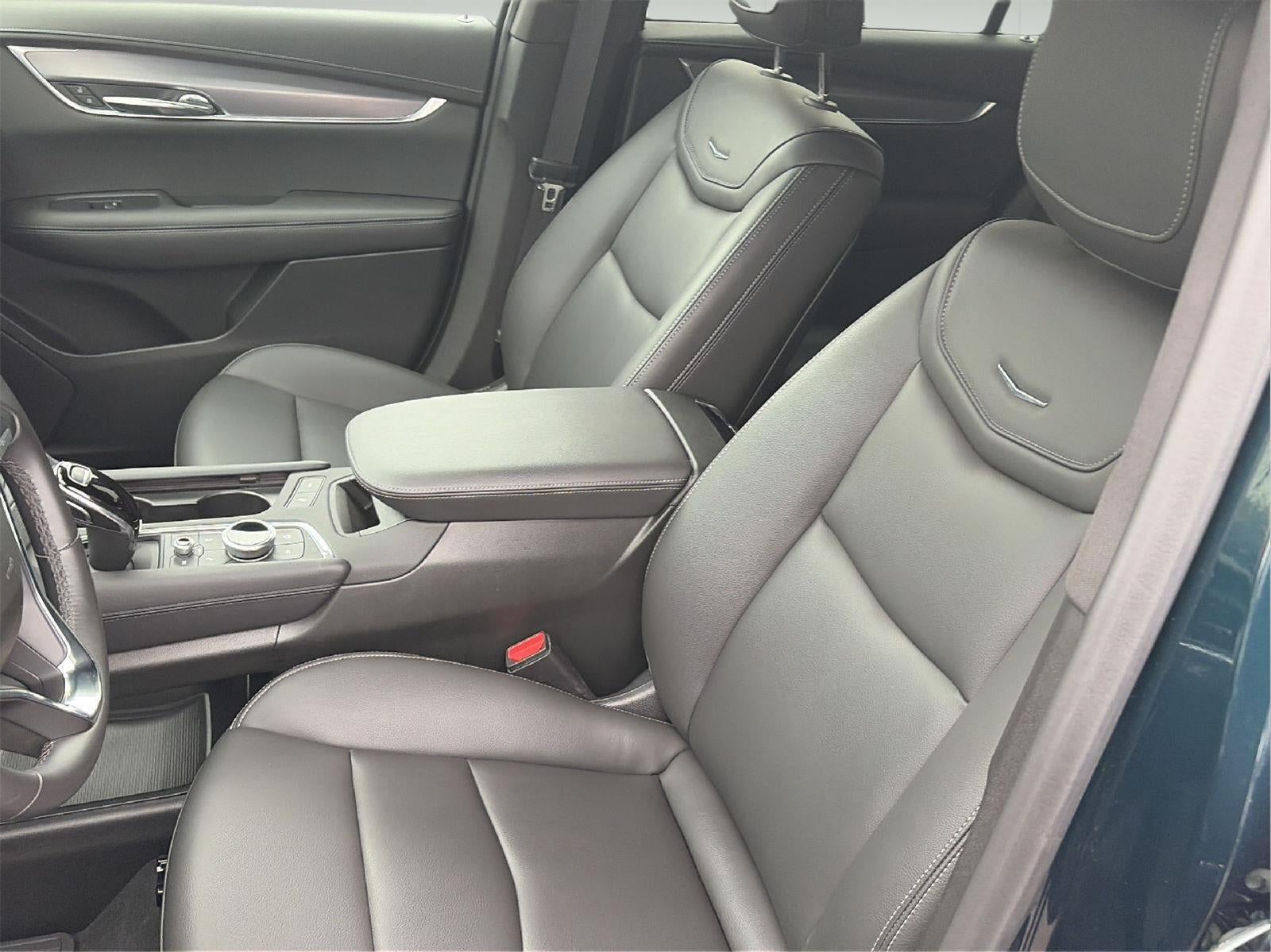 2025 Cadillac XT6 Luxury