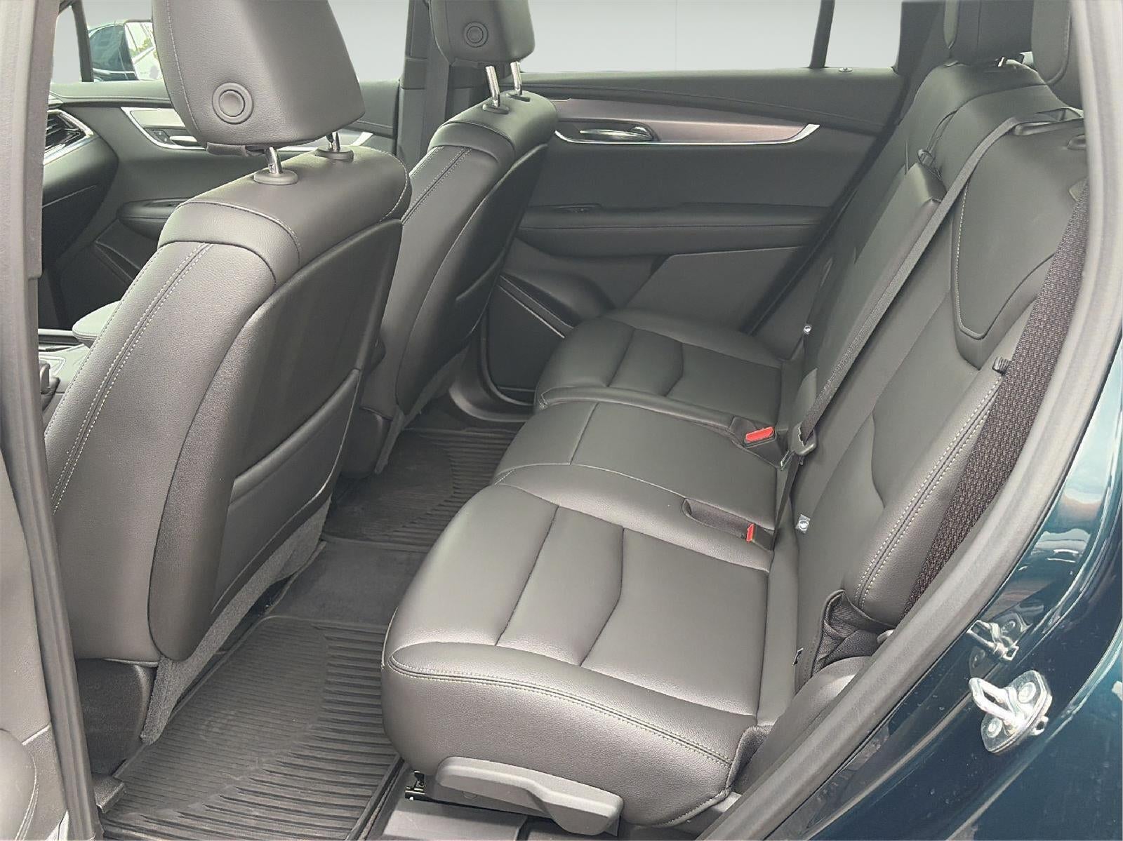 2025 Cadillac XT6 Luxury