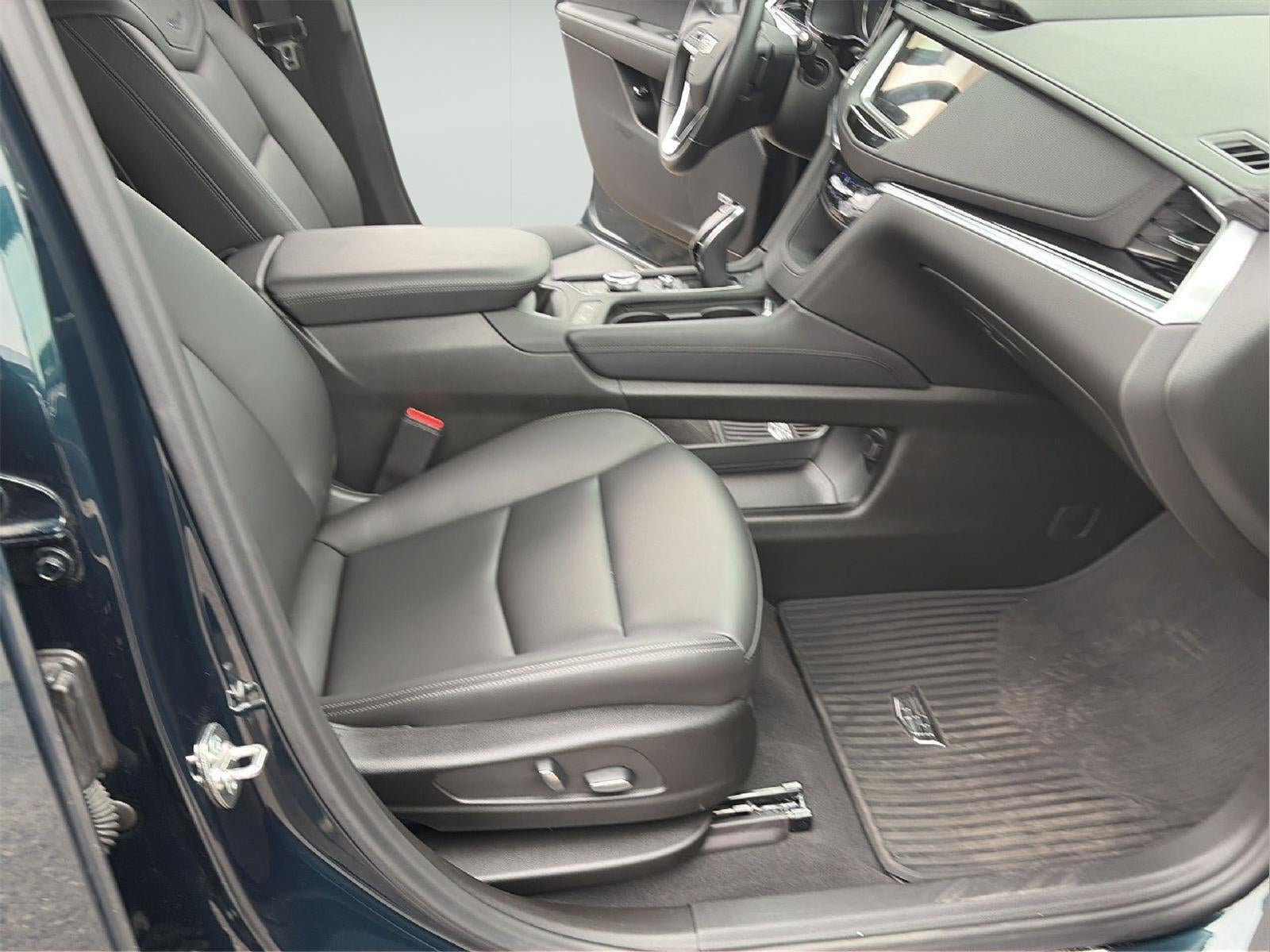 2025 Cadillac XT6 Luxury