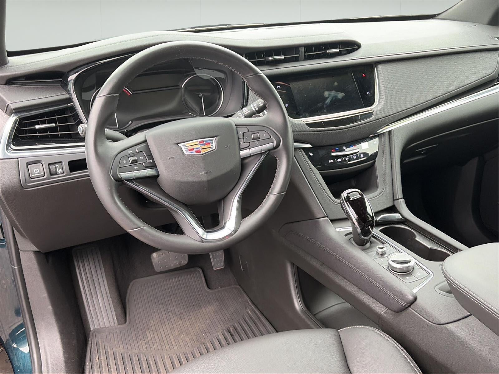2025 Cadillac XT6 Luxury
