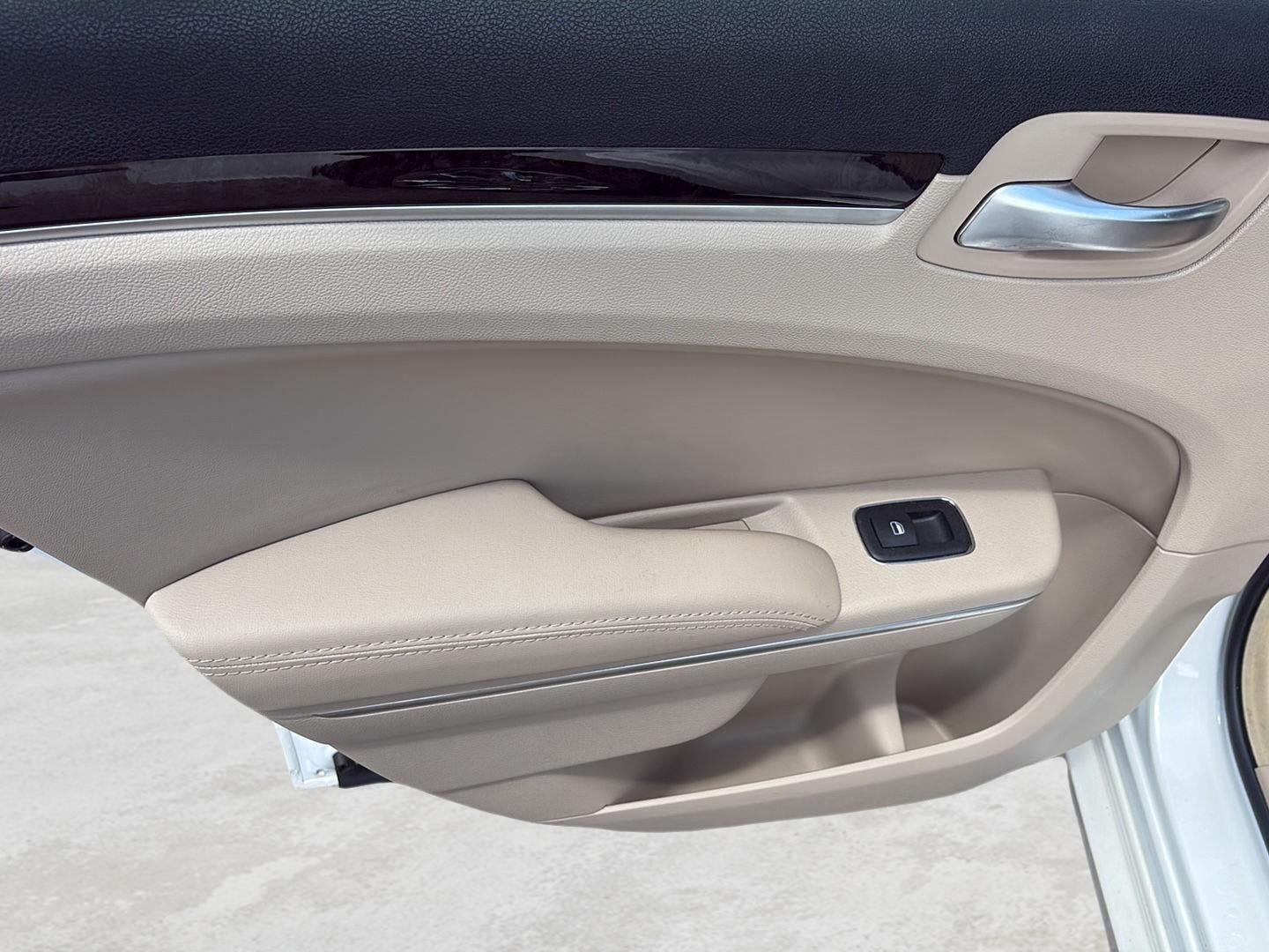 2011 Chrysler 300 Limited