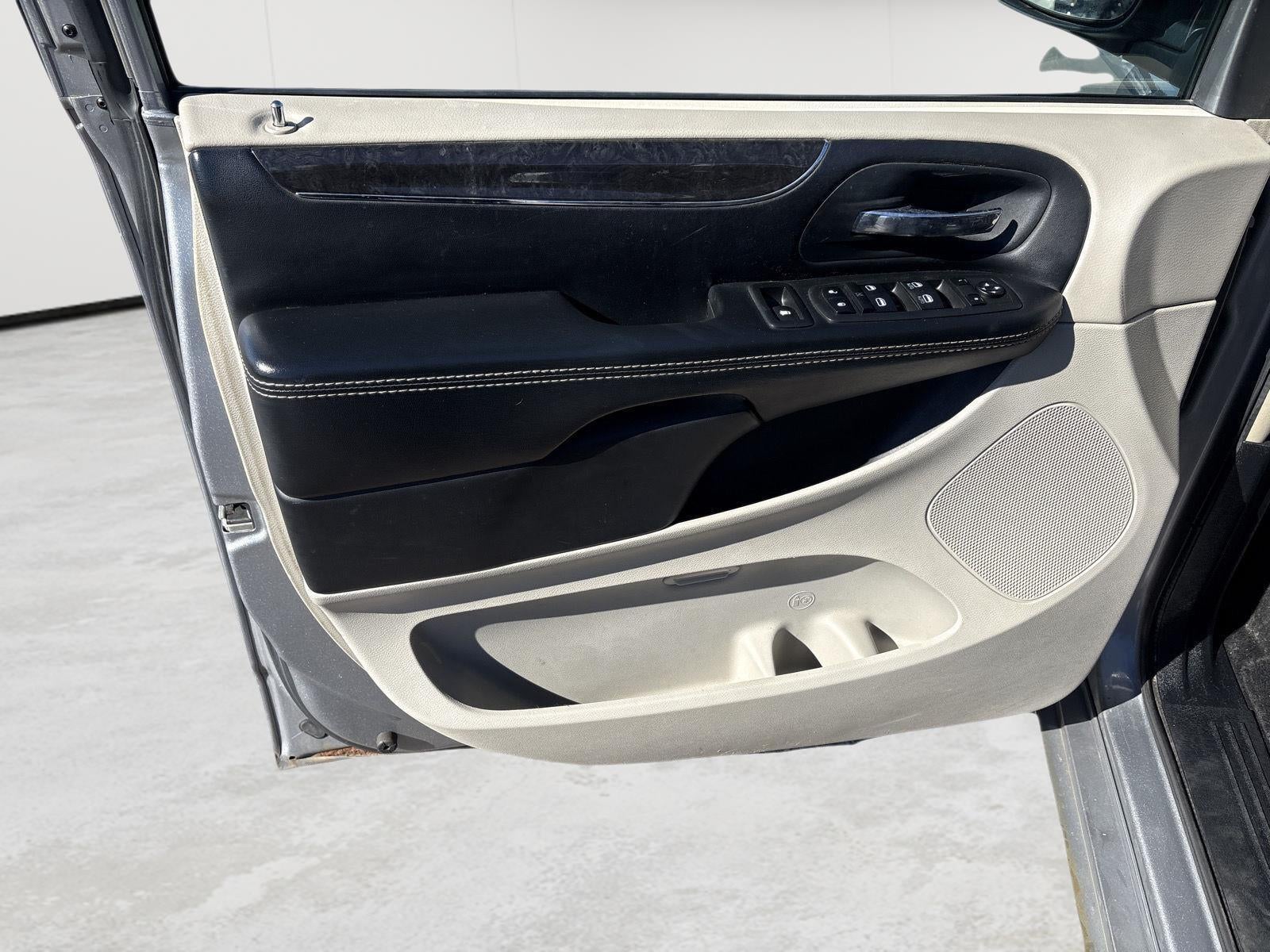 2015 Chrysler Town & Country Touring
