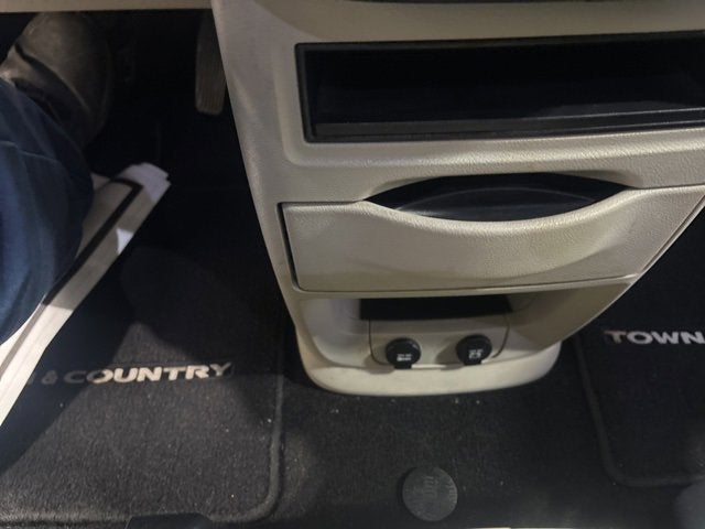 2016 Chrysler Town & Country Touring