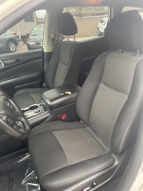 2019 Nissan Pathfinder SV