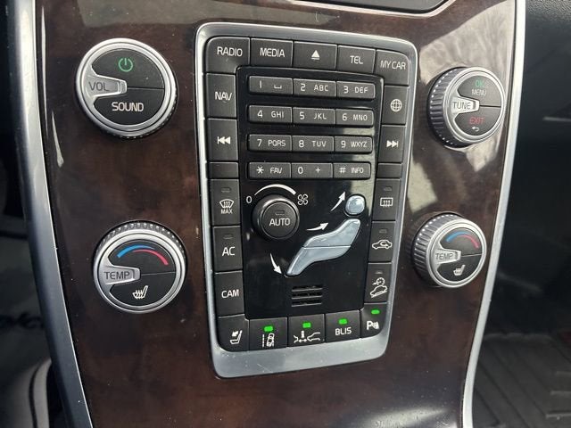 2016 Volvo XC70 T5 Platinum