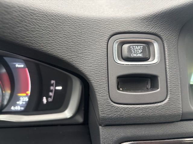 2016 Volvo XC70 T5 Platinum