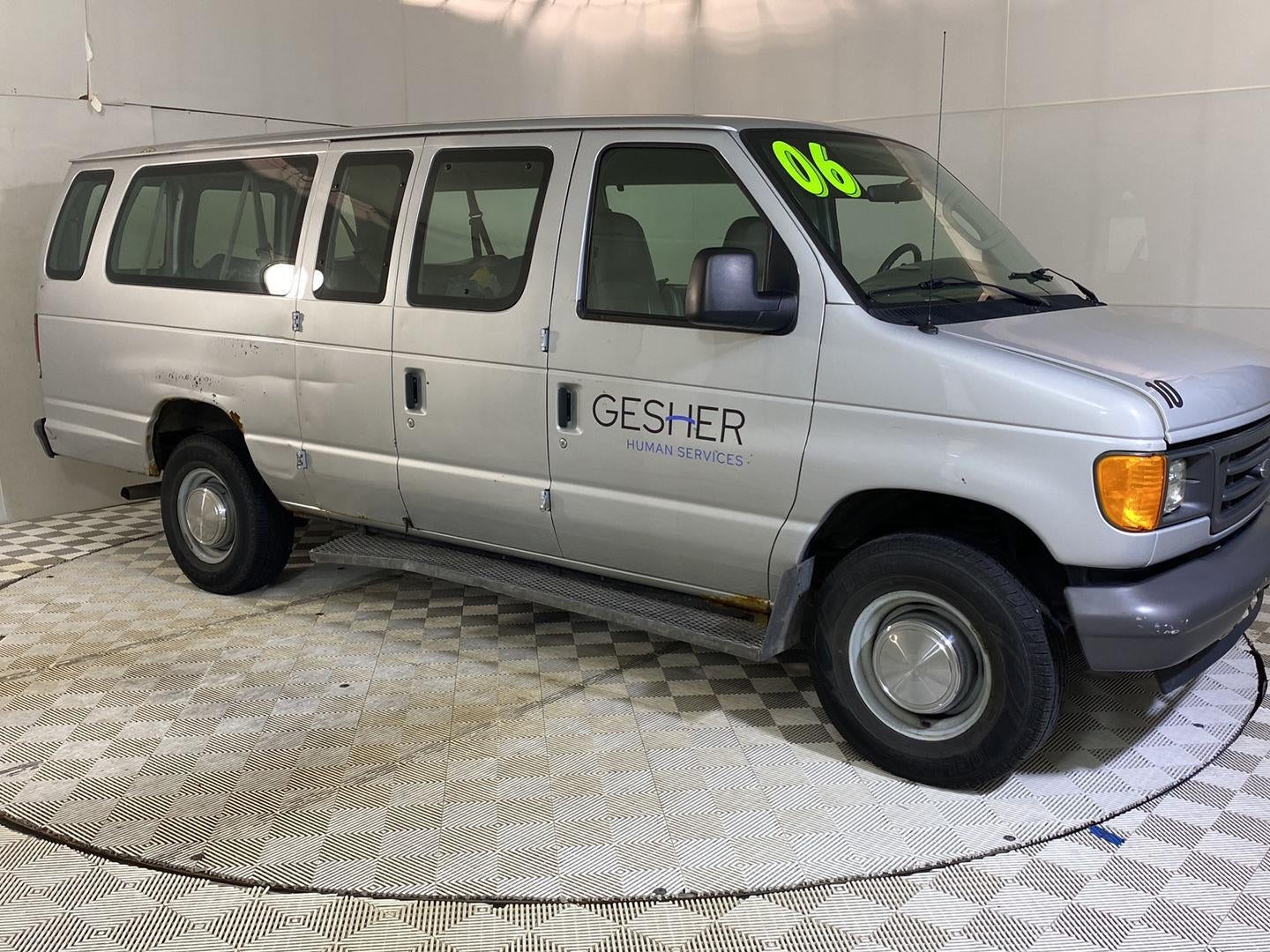2006 Ford Econoline Wagon XL