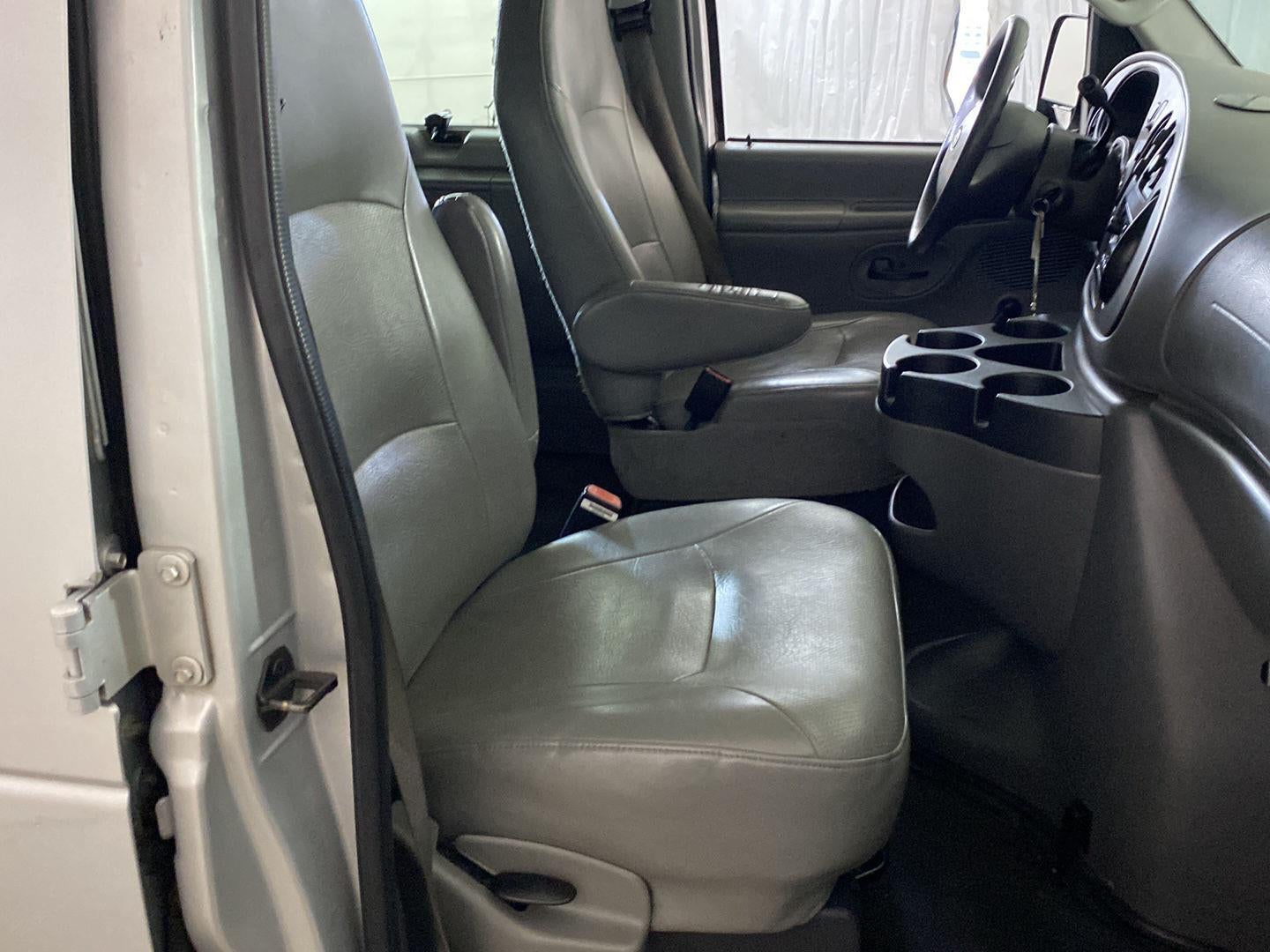 2006 Ford Econoline Wagon XL