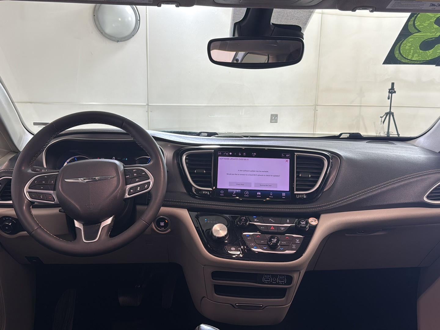 2023 Chrysler Pacifica Hybrid Touring L