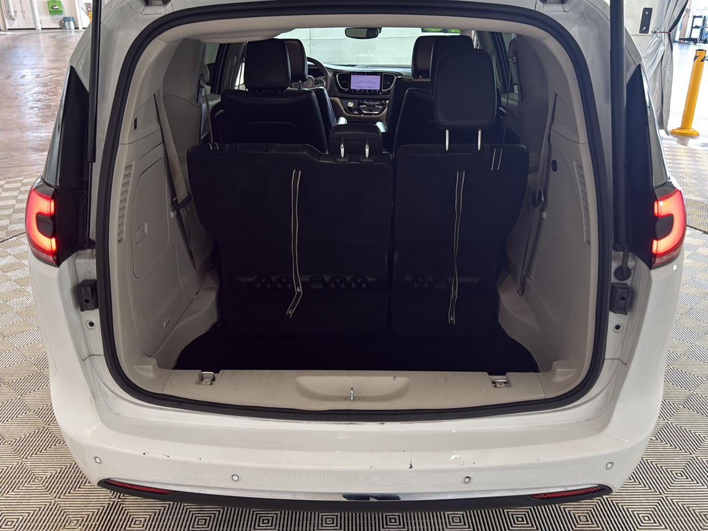 2023 Chrysler Pacifica Hybrid Touring L