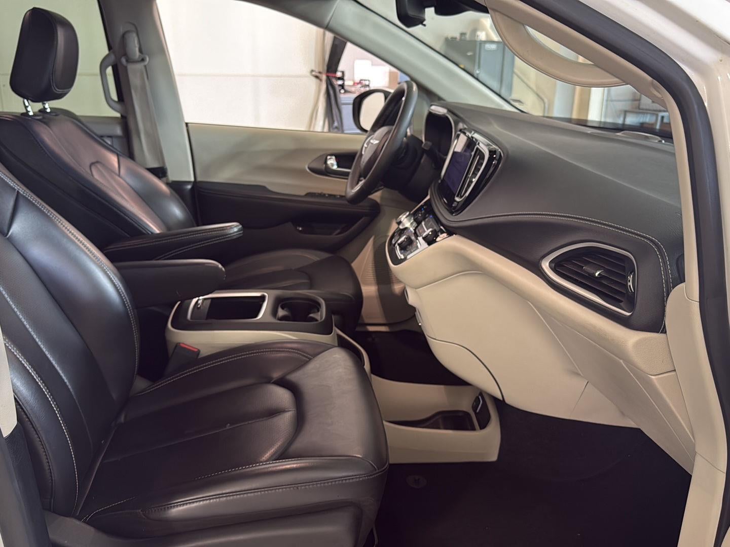 2023 Chrysler Pacifica Hybrid Touring L