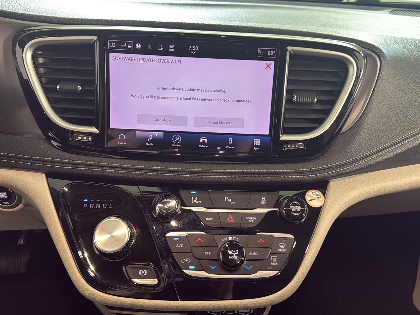2023 Chrysler Pacifica Hybrid Touring L