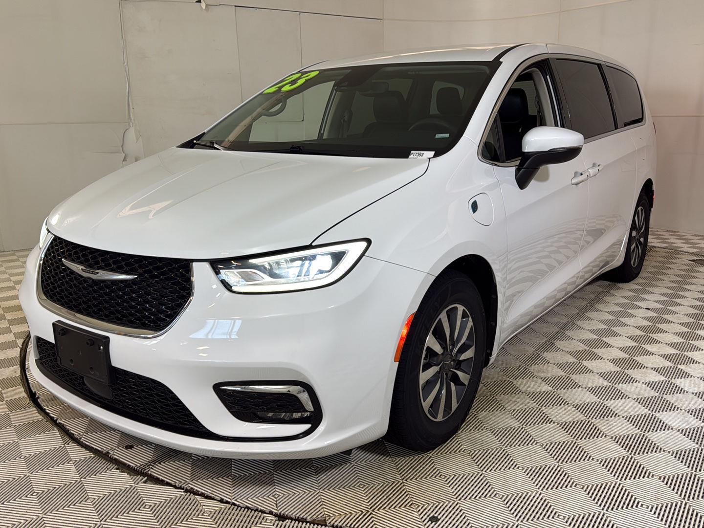 2023 Chrysler Pacifica Hybrid Touring L