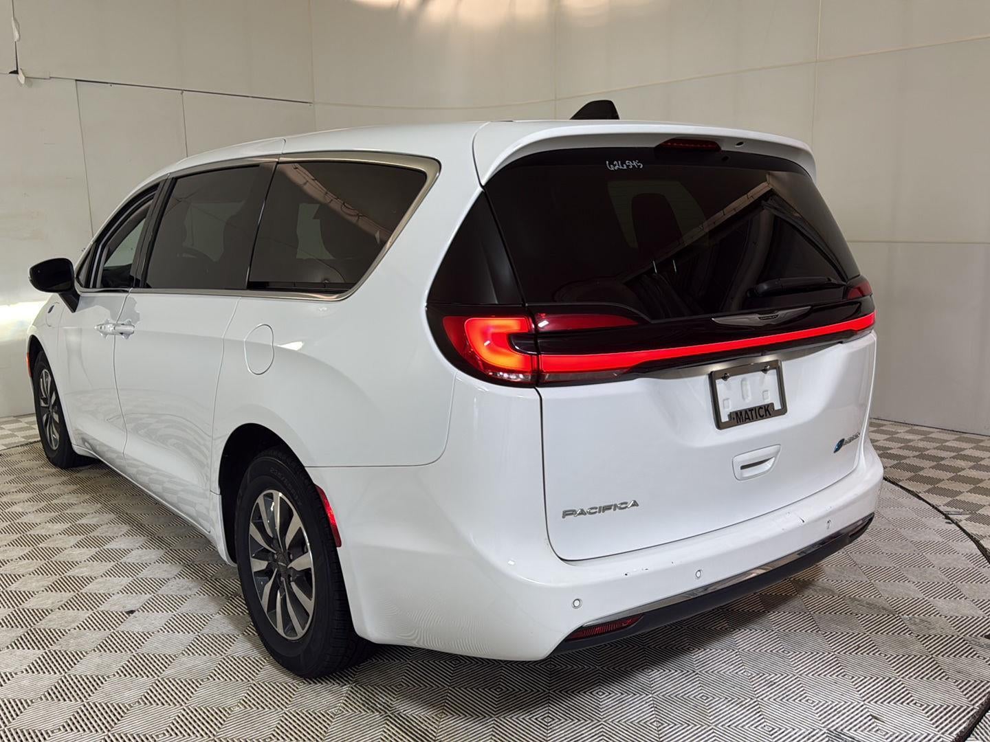 2023 Chrysler Pacifica Hybrid Touring L