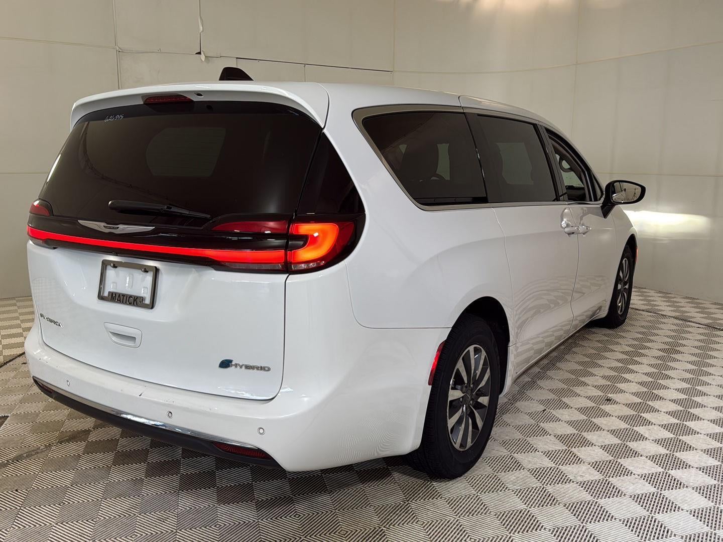 2023 Chrysler Pacifica Hybrid Touring L