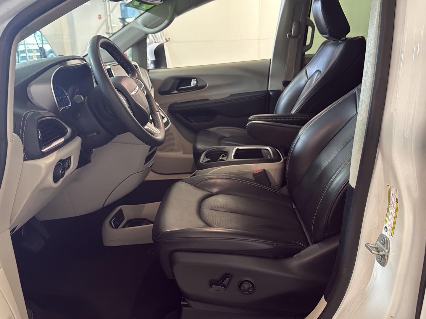 2023 Chrysler Pacifica Hybrid Touring L