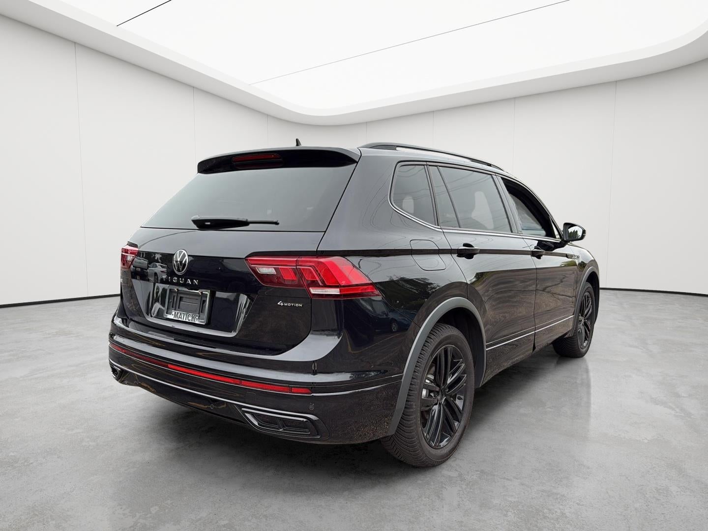 2022 Volkswagen Tiguan SE R-Line Black