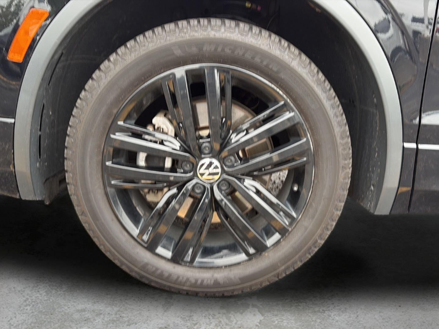 2022 Volkswagen Tiguan SE R-Line Black