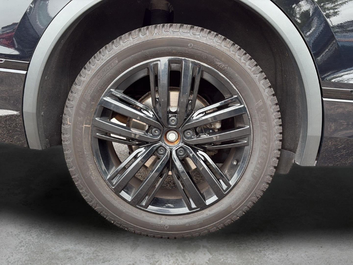 2022 Volkswagen Tiguan SE R-Line Black