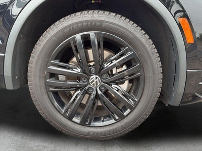 2022 Volkswagen Tiguan SE R-Line Black