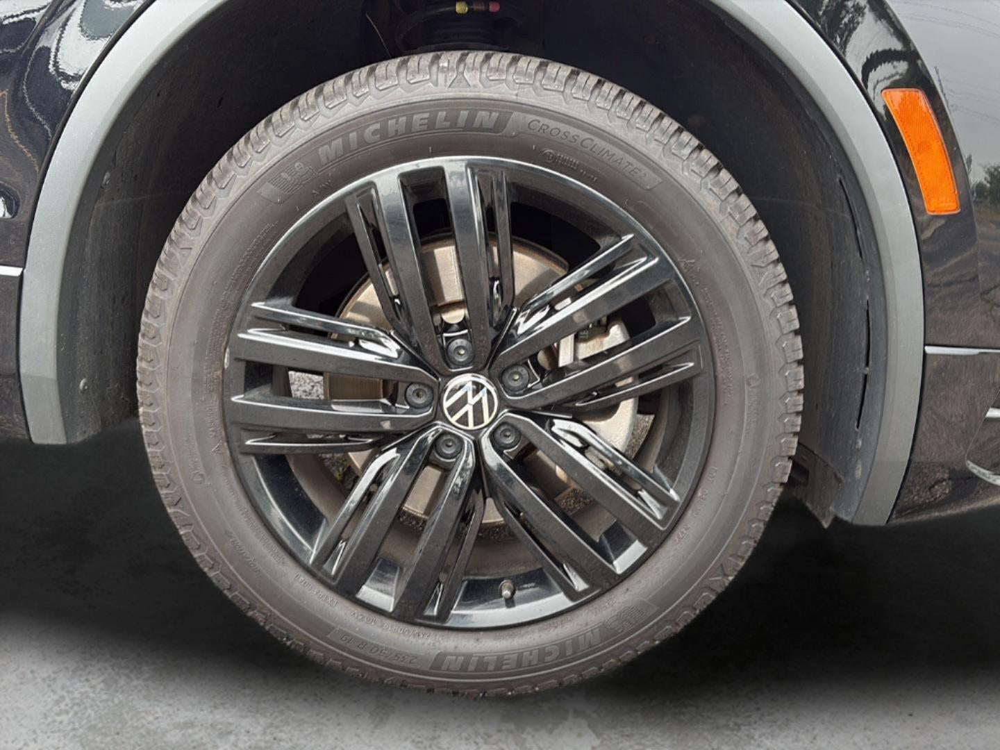 2022 Volkswagen Tiguan SE R-Line Black