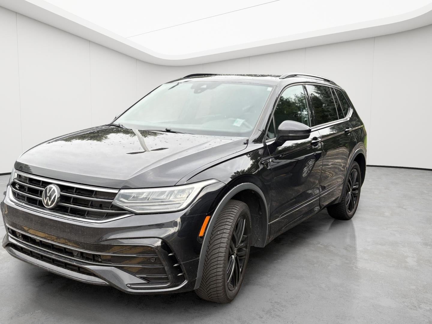 2022 Volkswagen Tiguan SE R-Line Black