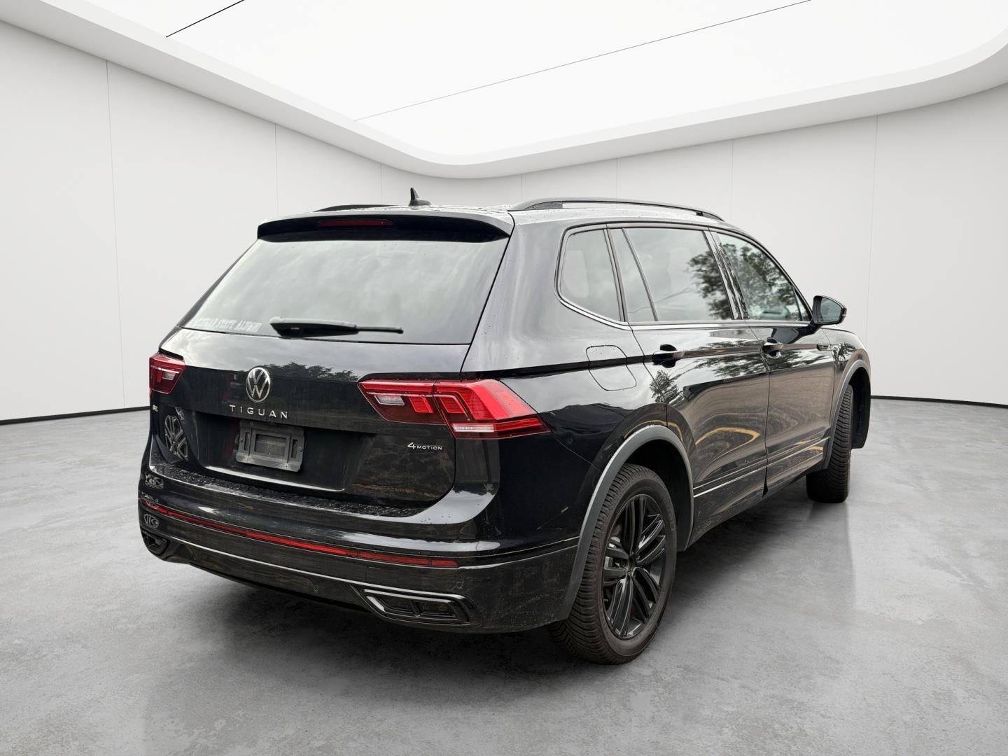 2022 Volkswagen Tiguan SE R-Line Black