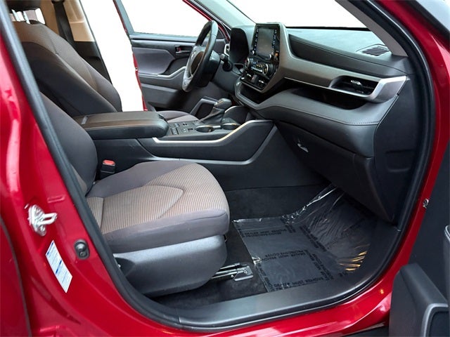 2022 Toyota Highlander LE