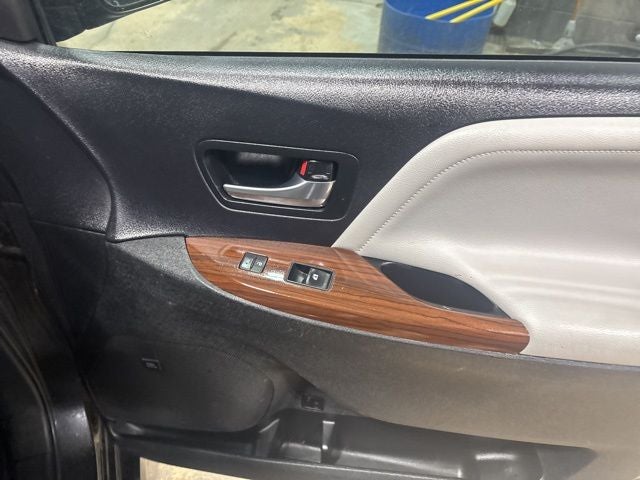 2018 Toyota Sienna Limited Premium 7 Passenger