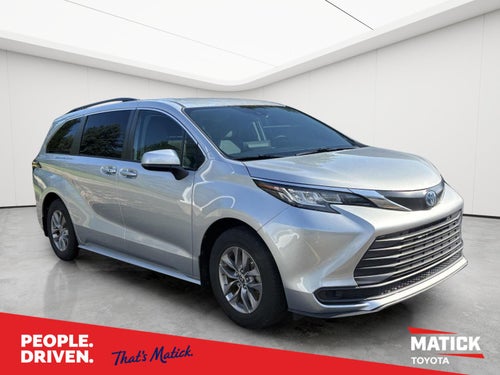 2022 Toyota Sienna LE