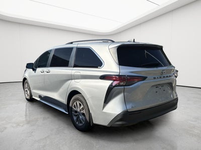 2022 Toyota Sienna LE