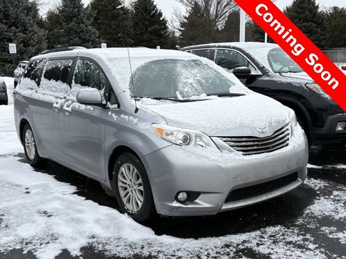 2014 Toyota Sienna XLE 8 Passenger