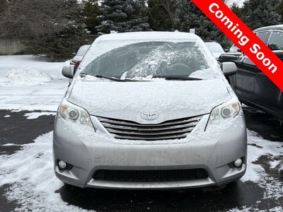 2014 Toyota Sienna XLE 8 Passenger