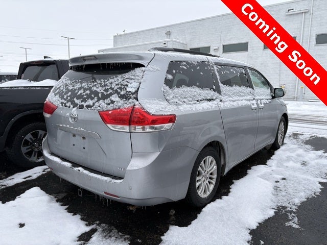 2014 Toyota Sienna XLE 8 Passenger