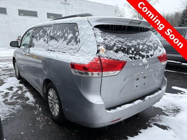 2014 Toyota Sienna XLE 8 Passenger
