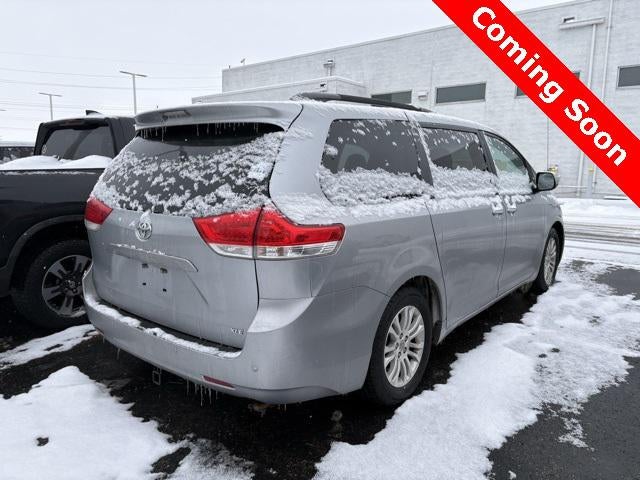 2014 Toyota Sienna XLE 8 Passenger