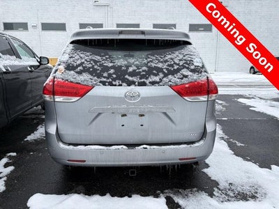 2014 Toyota Sienna XLE 8 Passenger