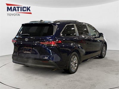 2022 Toyota Sienna XLE 7 Passenger