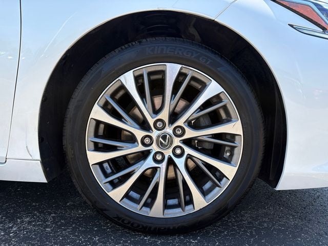 2019 Lexus ES 300h